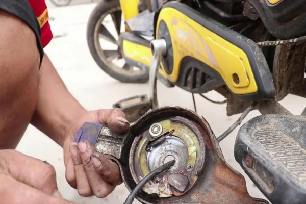 沙坪坝区电动车刹车故障